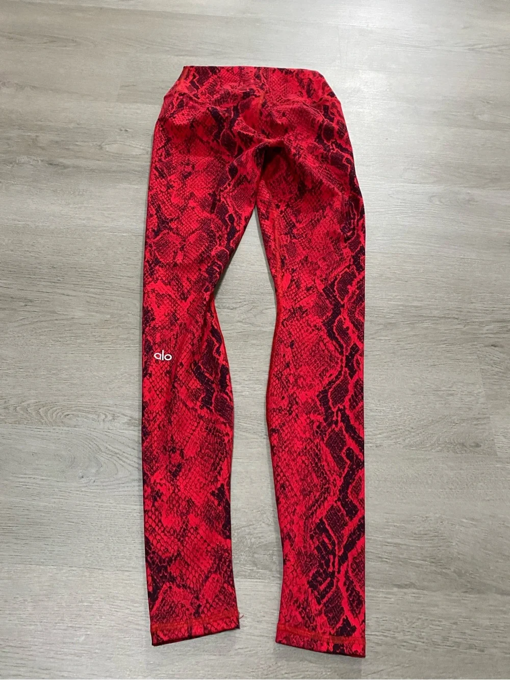 ALO High Waist Vapor Snakeskin Leggings Red XXS